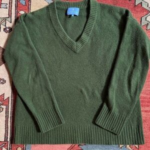 Alice + Olivia Green V-Neck Sweater